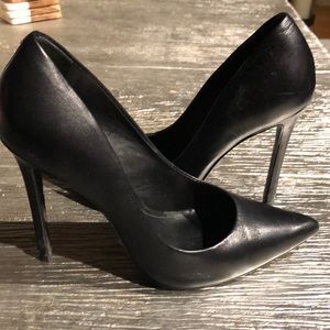Schutz gilberta black pump
